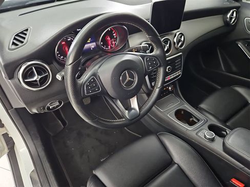 Used 2018 Mercedes-Benz GLA 250 4MATIC image 2