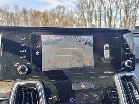 Used 2023 Kia Sorento S w/ Panoramic Sunroof Package image 16