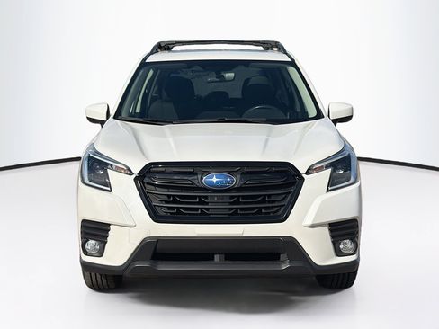 Used 2022 Subaru Forester Premium AWD/4WD image 2