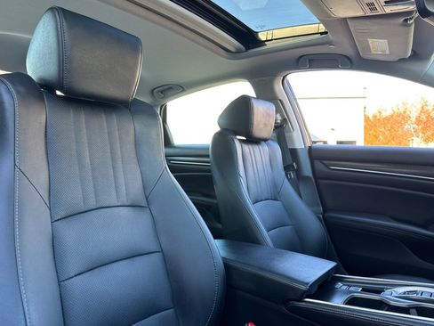 Used 2020 Honda Accord Touring image 31