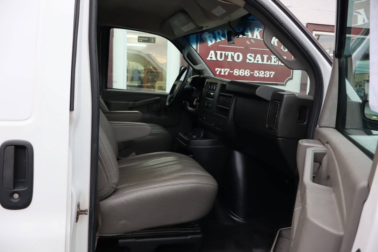 Used 2020 Chevrolet Express 3500 RWD image 7