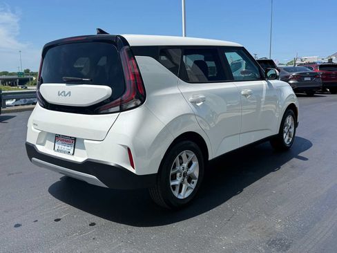 Used 2025 Kia Soul LX w/ LX Technology Package FWD image 4
