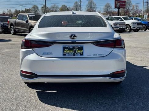 Used 2021 Lexus ES 250 w/ Premium Package image 4