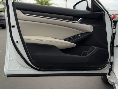 Certified 2018 Honda Accord EX image 13