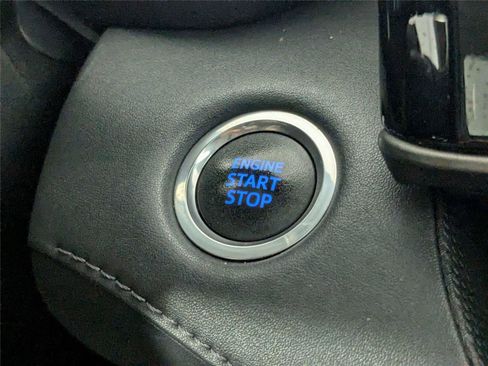 Used 2021 Toyota Highlander XLE FWD image 27