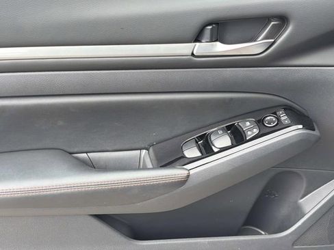 Used 2025 Nissan Altima 2.5 SR image 15