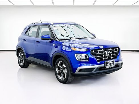 Used 2023 Hyundai Venue SEL image 3