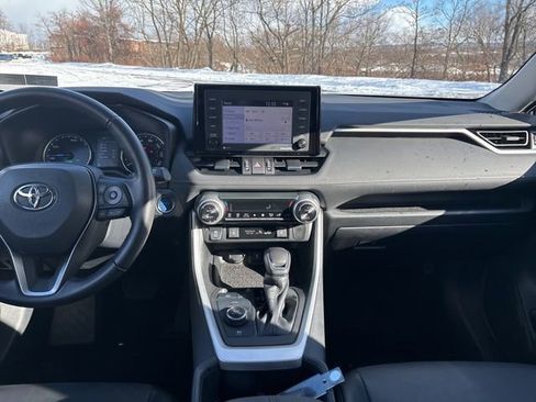 Used 2022 Toyota RAV4 XLE Premium image 28