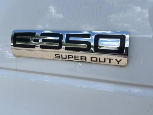 Used 2017 Ford E-350 and Econoline 350 Super Duty RWD image 18