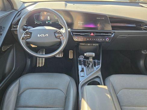 Used 2023 Kia Niro SX Touring image 28