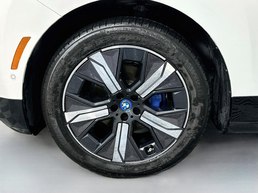 Certified 2024 BMW iX xDrive50 w/ Premium Package AWD/4WD image 31
