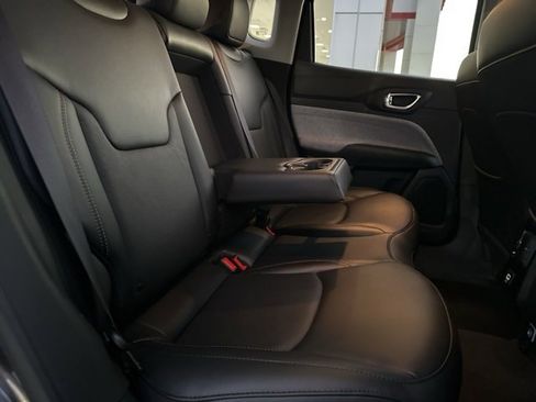 Used 2022 Jeep Compass Latitude image 15