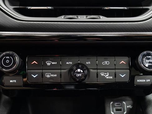 Used 2026 Jeep Compass Latitude image 17