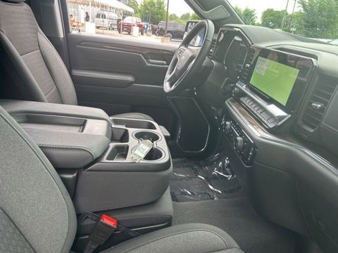 Used 2024 Chevrolet Silverado 1500 LT AWD/4WD image 16