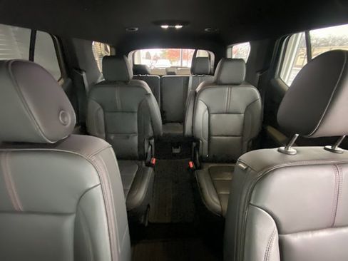 Used 2023 Chevrolet Traverse RS image 20