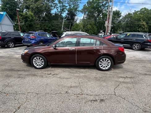 Used 2013 Chrysler 200 Limited FWD image 4
