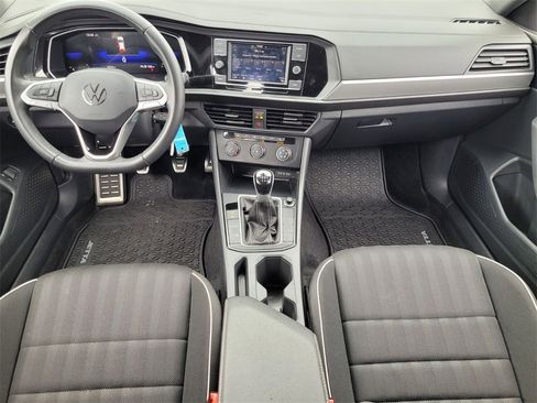 Used 2024 Volkswagen Jetta Sport image 8