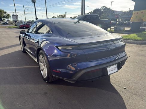Used 2022 Porsche Taycan image 4