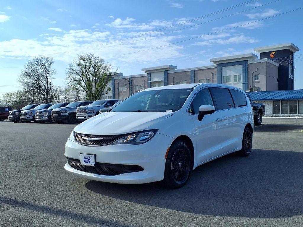 Used 2022 Chrysler Voyager LX FWD image 20