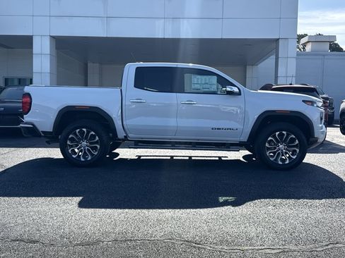 New 2026 GMC Canyon Denali w/ LPO, Black Badging Package AWD/4WD image 2
