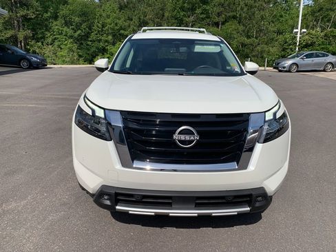 Used 2023 Nissan Pathfinder SL FWD image 3