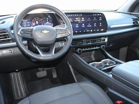 Used 2024 Chevrolet Traverse LS image 4