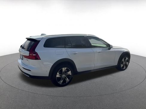 Used 2025 Volvo V60 B5 Cross Country Plus image 15