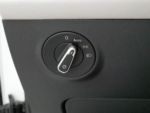 Certified 2025 Volkswagen Taos S FWD image 28
