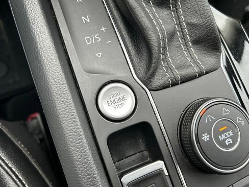 Used 2022 Volkswagen Atlas SE image 29