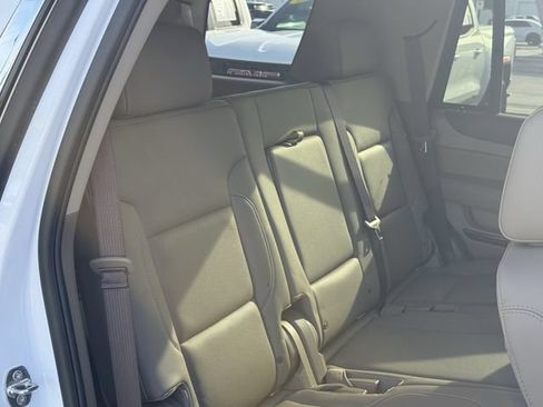 Used 2019 GMC Yukon SLT w/ Premium Edition RWD image 32