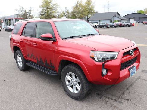 Used 2018 Toyota 4Runner SR5 image 3