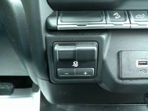 Used 2020 Chevrolet Silverado 1500 Custom Trail Boss w/ Custom Convenience Package AWD/4WD image 19