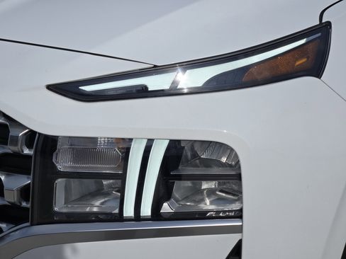 Used 2023 Hyundai Santa Fe SEL w/ Premium Package image 10
