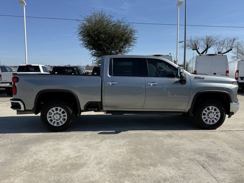 Used 2024 Chevrolet Silverado 2500 LTZ w/ LTZ Convenience Package image 3