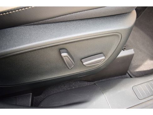 Used 2022 Ford Escape Titanium image 28