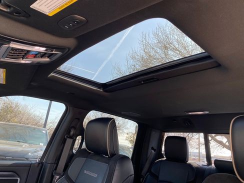 Used 2024 RAM 2500 Laramie w/ Night Edition image 33