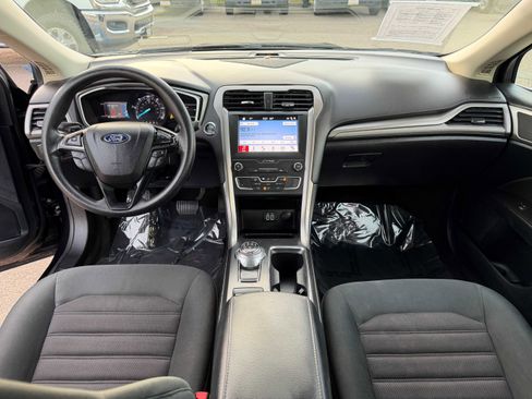 Used 2019 Ford Fusion SE image 15