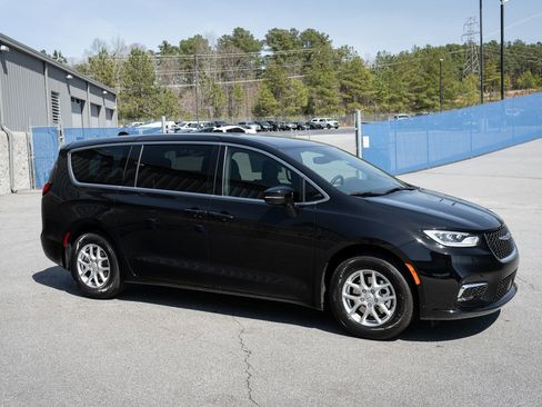 New 2026 Chrysler Pacifica Select image 12