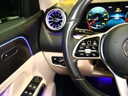 Used 2022 Mercedes-Benz GLB 250 image 11