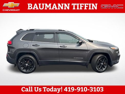 Used 2016 Jeep Cherokee Latitude w/ Comfort & Convenience Group AWD/4WD image 2