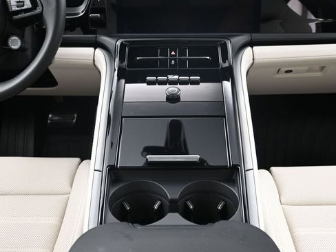 Certified 2025 Porsche Panamera 4 image 10