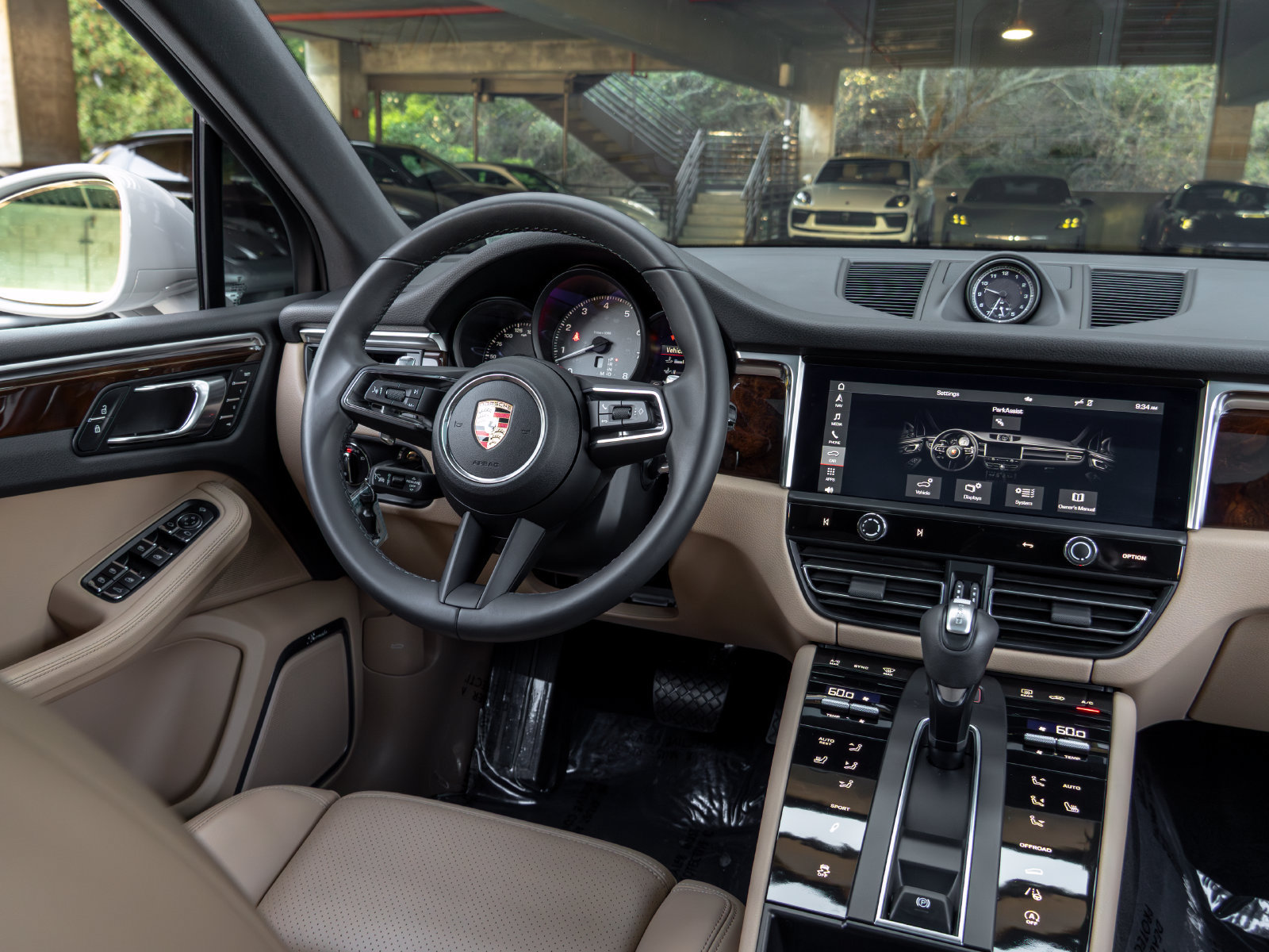 Certified 2023 Porsche Macan S AWD/4WD image 40