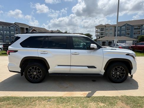 Used 2024 Toyota Sequoia Platinum AWD/4WD image 9