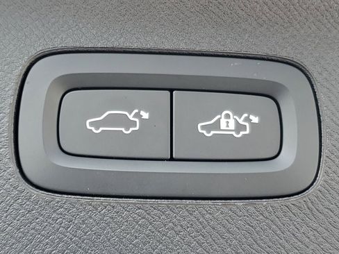 Certified 2024 Volvo XC90 B6 Plus w/ Protection Package Premier image 9