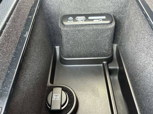 Used 2016 Chrysler 300 Limited w/ 300 Premium Group image 31