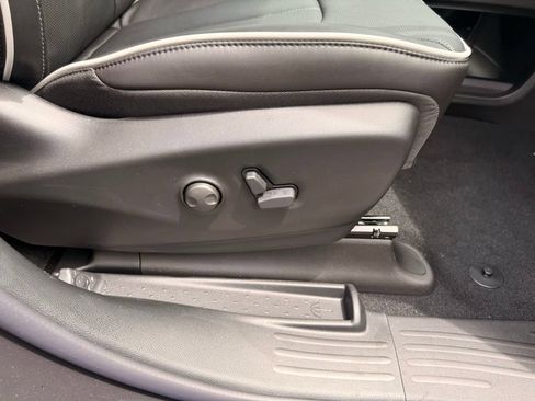 New 2027 Chrysler Pacifica Limited w/ S Appearance Package AWD/4WD image 60