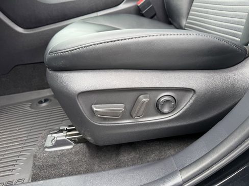 Used 2025 Toyota Highlander XSE image 14