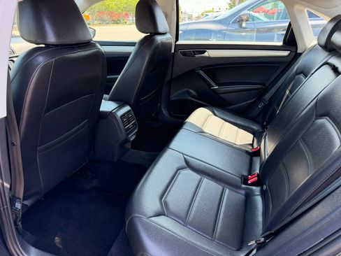Used 2019 Volkswagen Passat 2.0T Wolfsburg FWD image 13