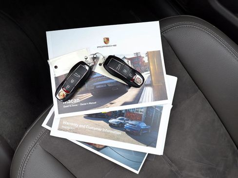 Used 2021 Porsche Macan image 28