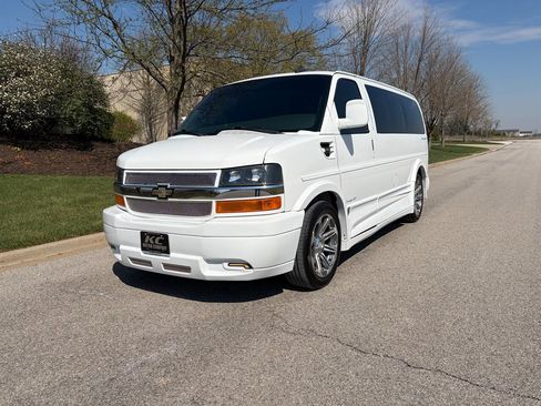 Used 2016 Chevrolet Express 2500 image 1